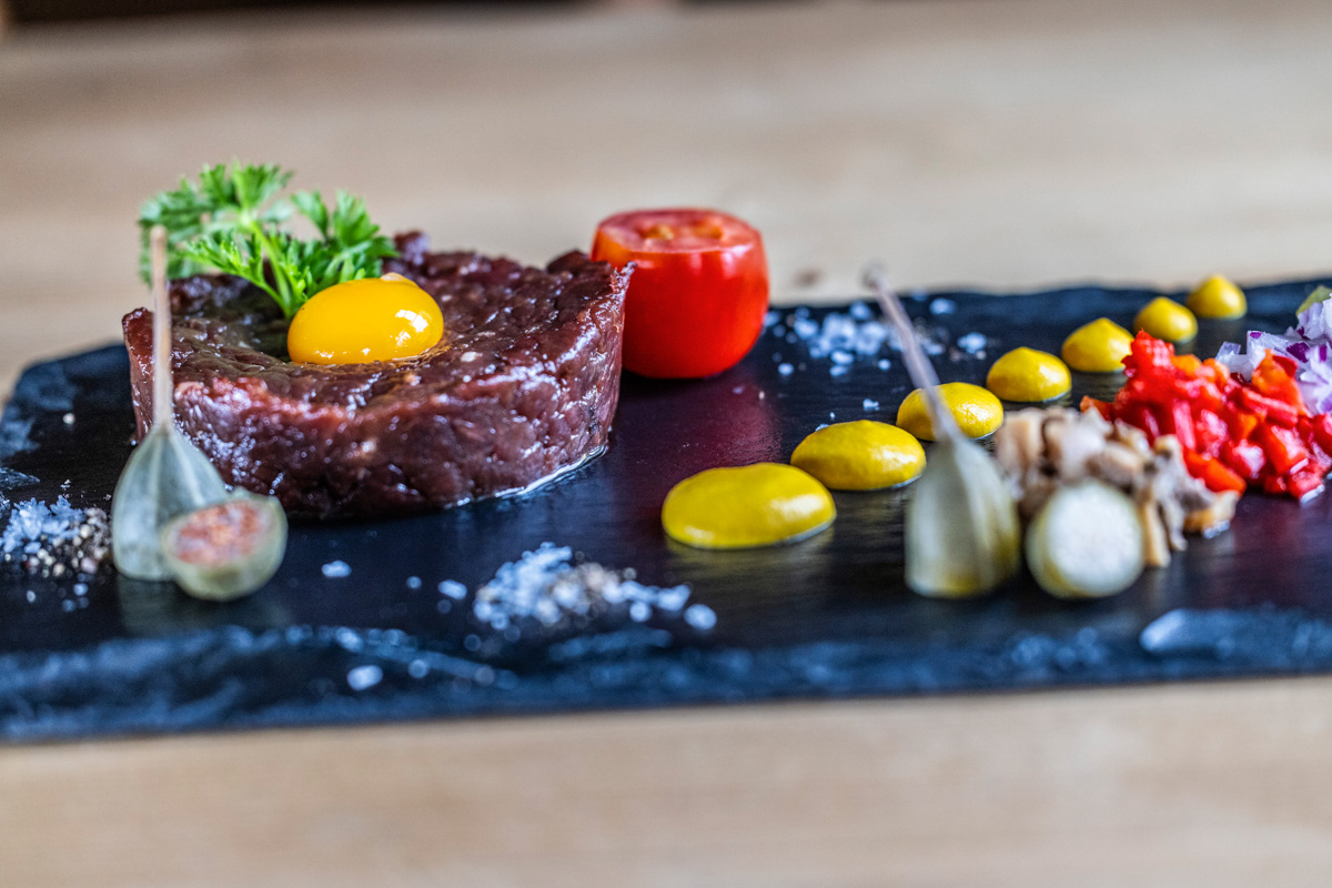 Taste of Reine Lofoten – dessert plate served at Gammelbua Restaurant in Reine.